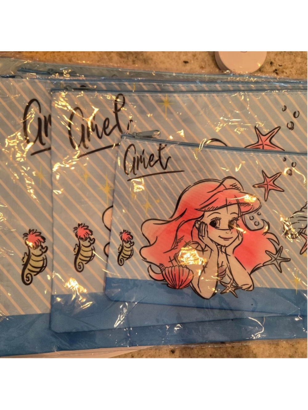 3 pack of Ariel zippered bag
biggest bag measuring 13